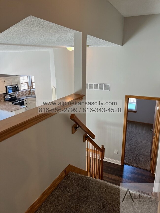 Building Photo - Beautiful California Split in Platte County