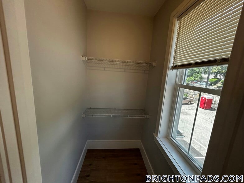 Building Photo - 124 Kenrick St