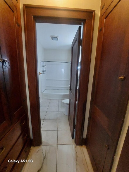 Building Photo - 442 N Main St