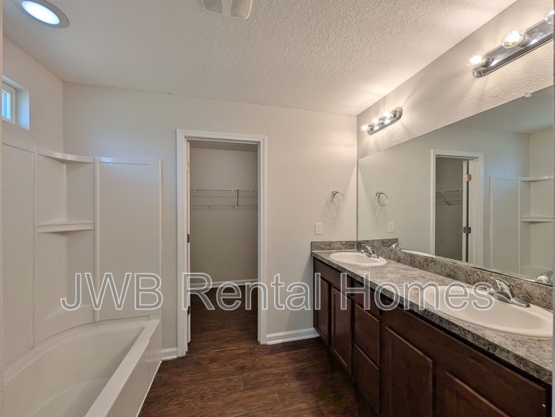 Building Photo - 4736 Lenox Ave