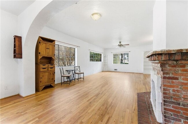 Building Photo - 1032 Standard Dr NE