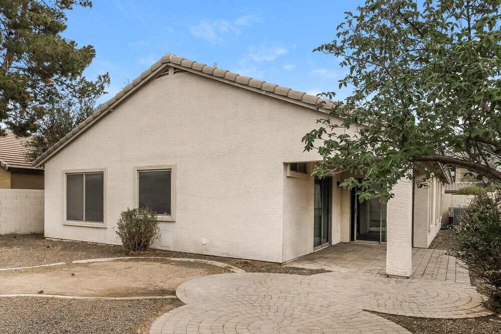 Building Photo - 7223 W Winslow Ave