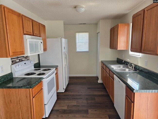 Building Photo - 132 Fox Grove Cir