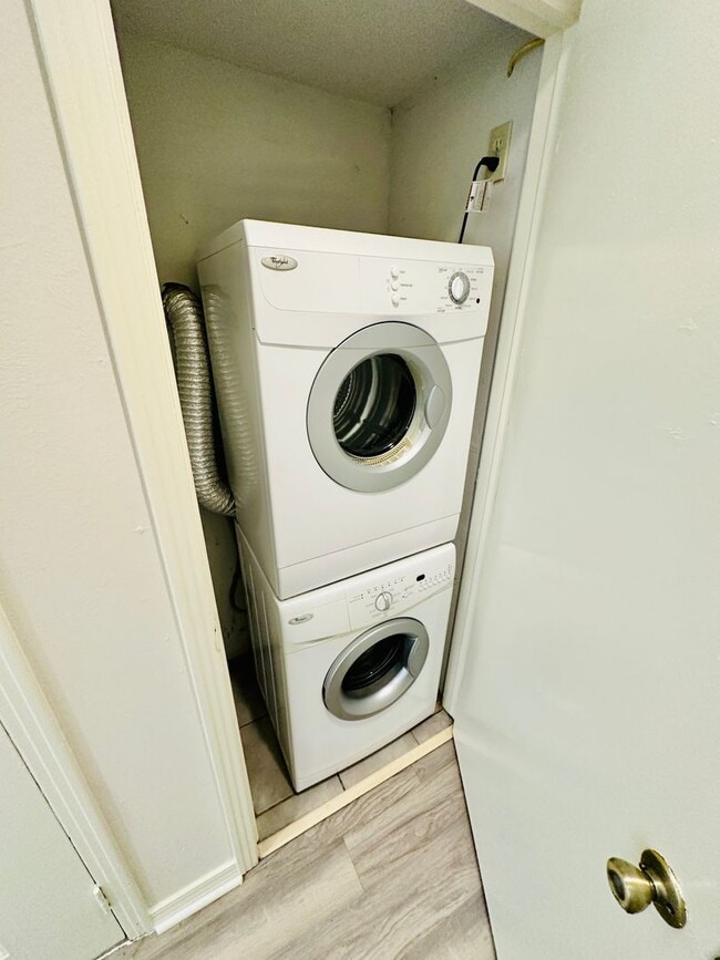 Building Photo - Ground Floor 1BR Condo with Private Yard i...