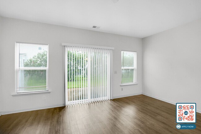 Building Photo - MOVE IN SPECIAL - $500 OFF