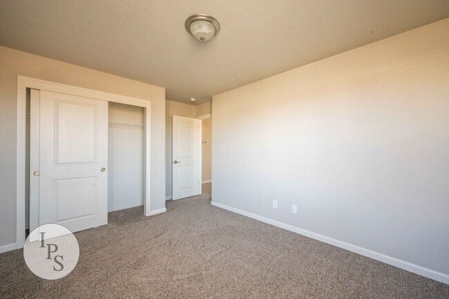 Building Photo - Brand New Clovis Home, 4BR/3BA, With Solar...