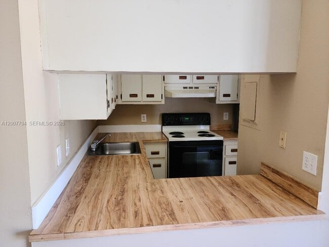 Building Photo - 1954 Windsor Dr