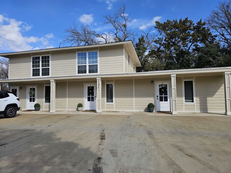 Building Photo - 30 Buck Ln