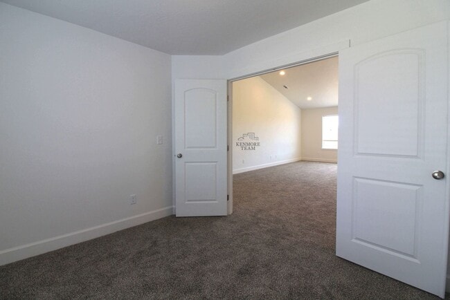 Building Photo - 3 Bed/2 Bath + an Office Pasco Home