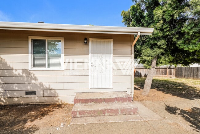 Building Photo - 500 4th St