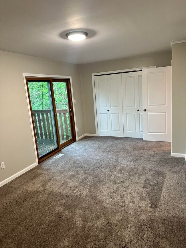 Building Photo - PRICE REDUCED! 3 bedroom, 2.5 bath Townhouse: Cedar Grove Townhomes!