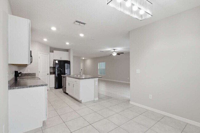 Building Photo - 7023 Samuel Ivy Dr