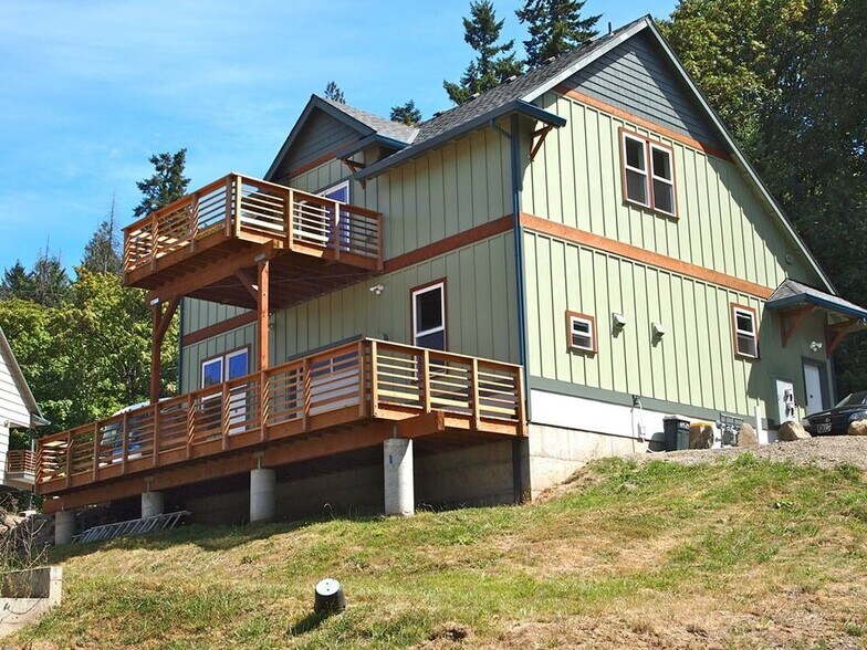 Top is Suite - 6924 SE 108th Ave