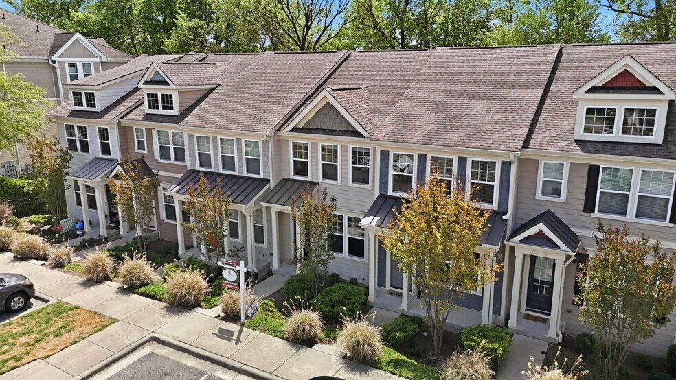 Building Photo - 2800 Bedford Green Dr