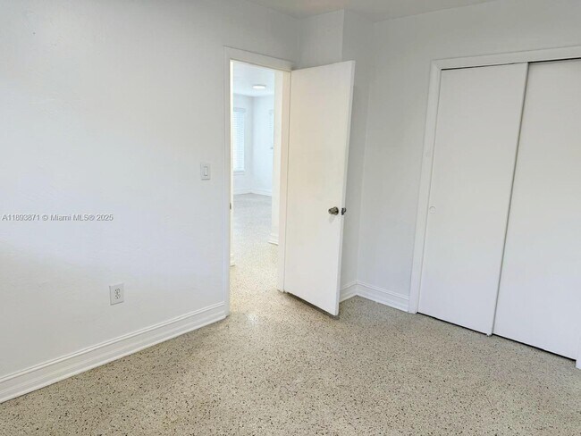 Building Photo - 9301 SW 37th St