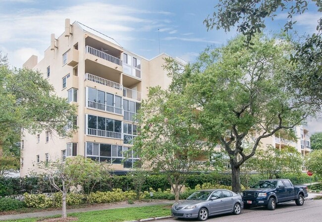 Building Photo - 160 Columbia Dr