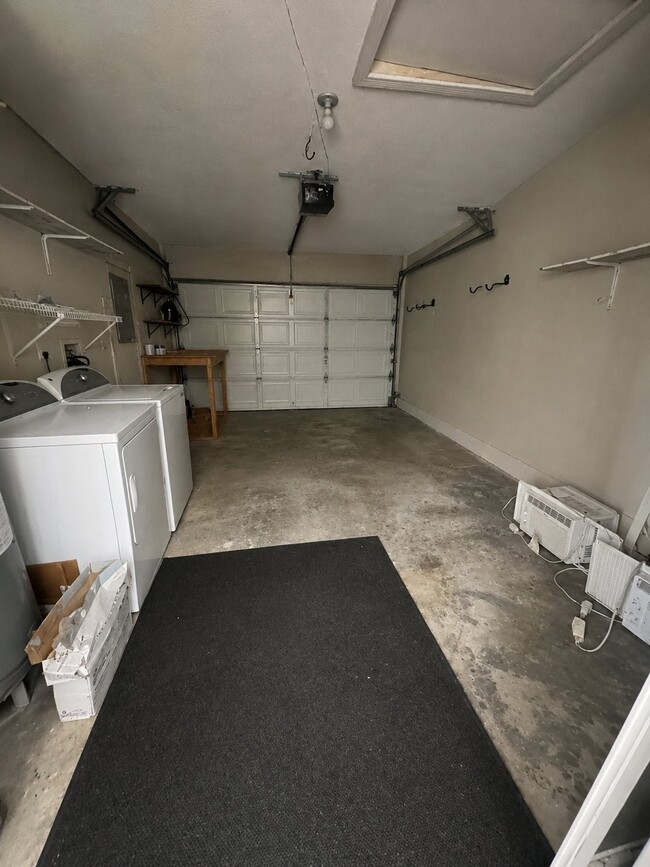 Building Photo - 3174 Beecher Dr E
