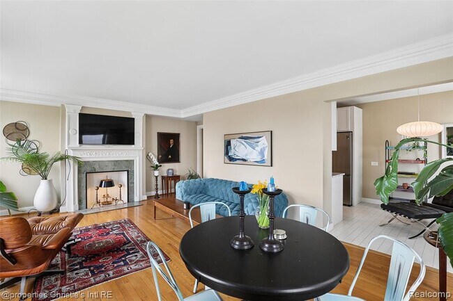 Building Photo - 15 E Kirby St