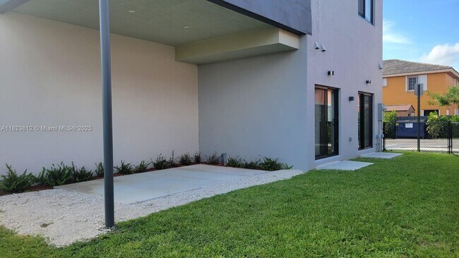Building Photo - 135 SW 114th Ave