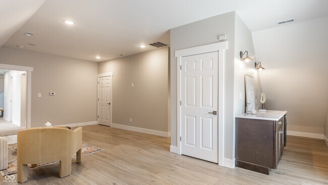 Building Photo - 1330 Marlowe Ave