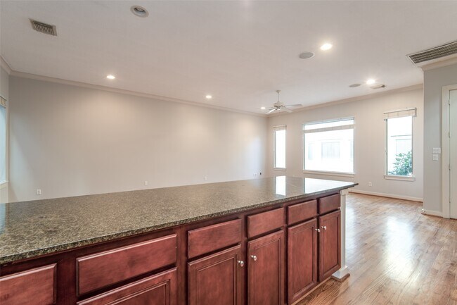 Building Photo - 4430 Center St