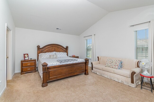 Building Photo - MOVE-IN READY!