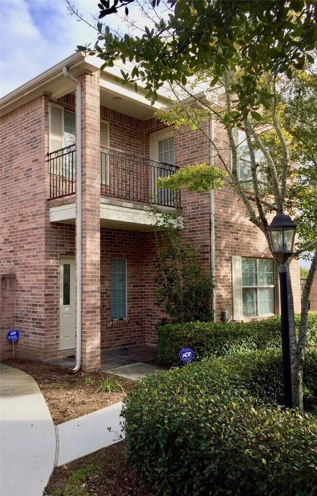 Building Photo - 2865 Westhollow Dr