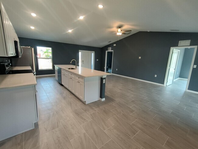 Building Photo - 1407 NE 16th Terrace