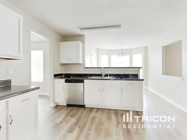 Building Photo - 718 Fletcher Dr