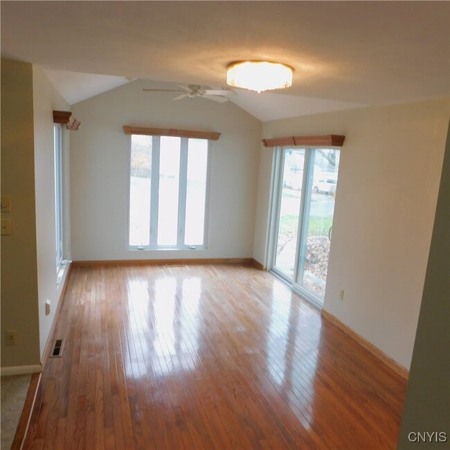 Building Photo - 8525 Sextant Dr