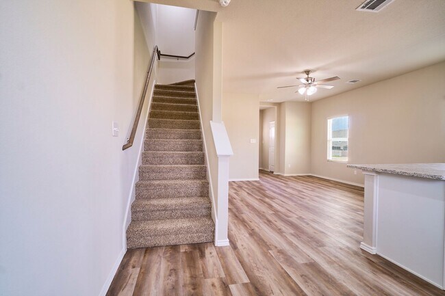 Building Photo - Hunters Ranch Beauty! 3 Bedroom 2 1/2 Bath Townhome