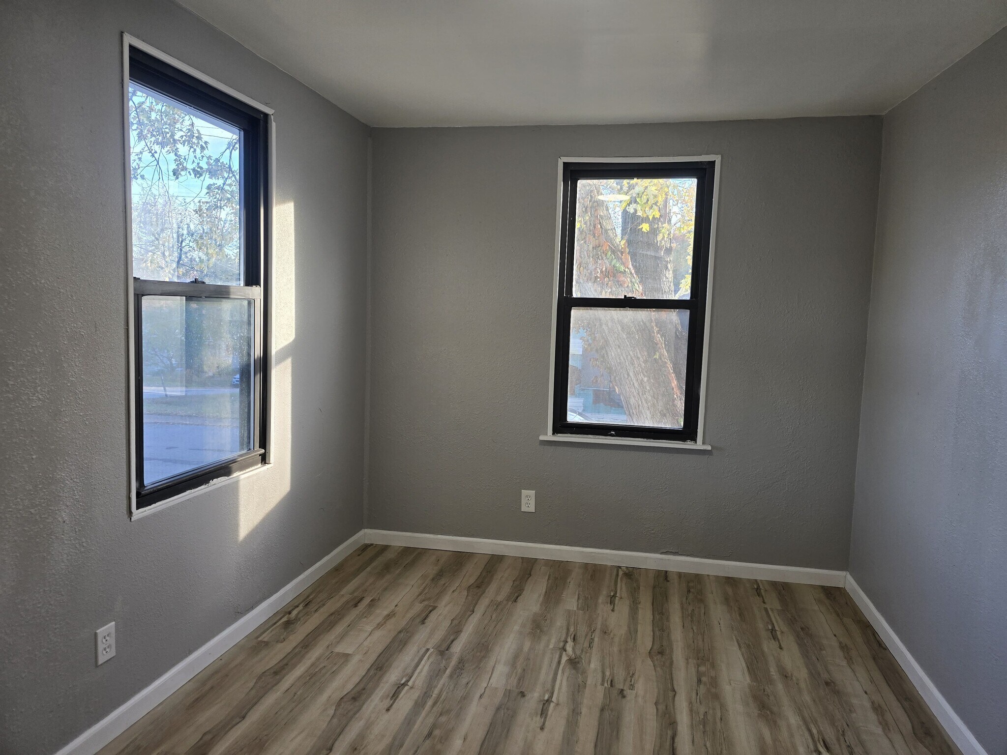 Building Photo - 3701 E Edgar Ave