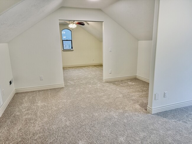 Building Photo - 14328 S Log Home Ln