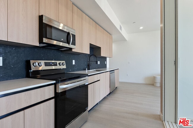 Building Photo - 1124 Normandie Ave