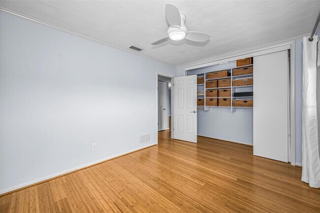 Building Photo - 1387 Hill Dr