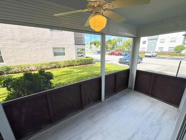 Building Photo - 644 Normandy Ln