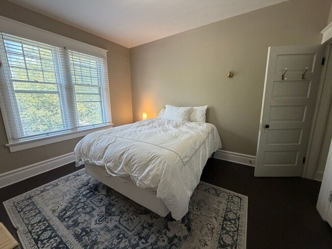 Building Photo - Newly Renovated 3 Bedroom, 2 Bathroom in the Heart of West Central