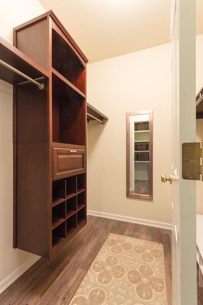 Building Photo - Fully Furnished Executive Condo