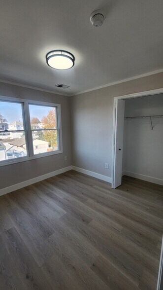 Building Photo - 731 Lake Ave