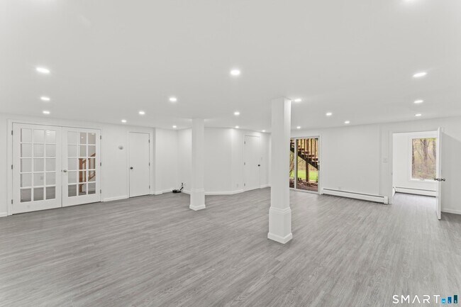 Building Photo - 89 Cranbury Dr