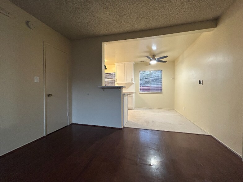 Building Photo - 313 S Wabash Ave