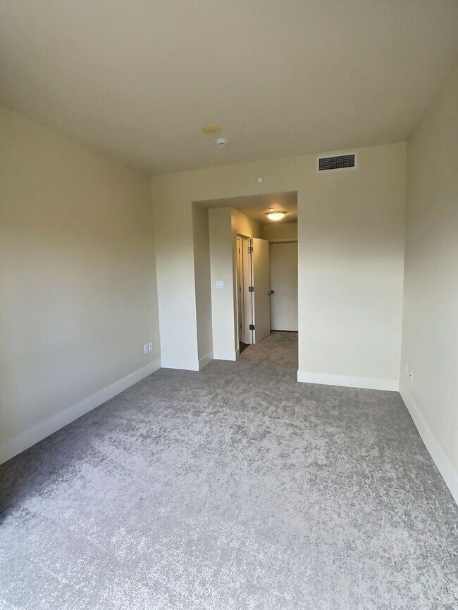 Building Photo - Fantastic 2 Bedroom/2 Bathroom Condo For R...