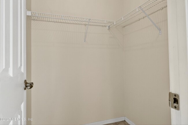 Building Photo - 11170 Wandering Oaks Dr