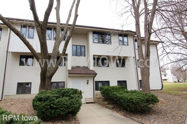 Building Photo - 9309 Sandler Dr