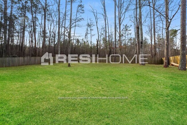 Building Photo - 136 Amber Ln