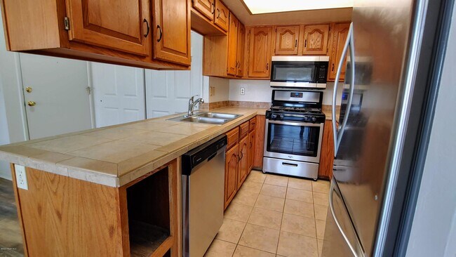 Building Photo - 1015 Fair St