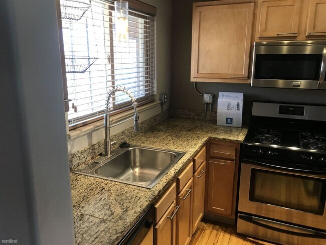 Building Photo - 1 br, 1 bath Townhome - 2805 Xavier Street