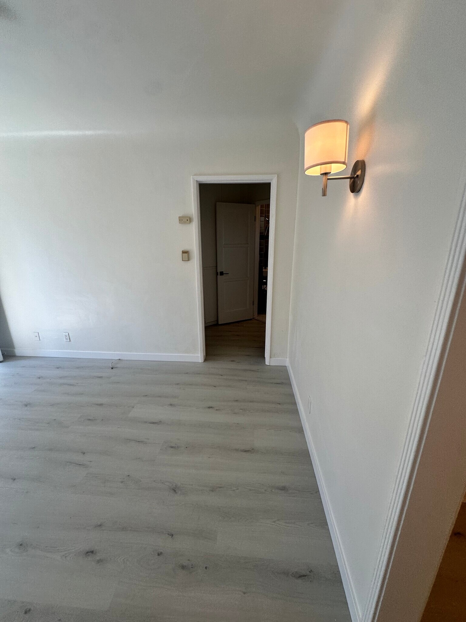 Building Photo - 2538 1/2 Military Ave