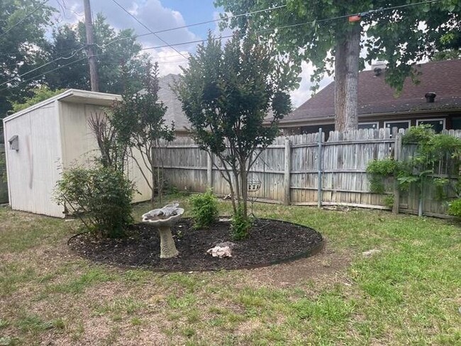 Building Photo - Welcome home to this charming and updated 3-bedroom, 2-bath property located in the highly desira...