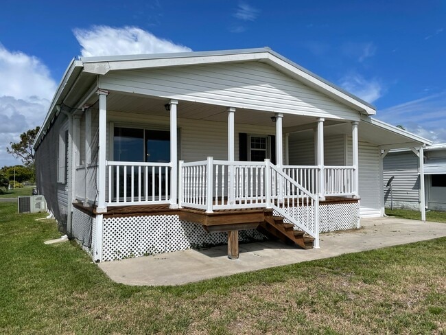 Building Photo - Lovely 2 bedroom 2 bath Annual Rental  hom...